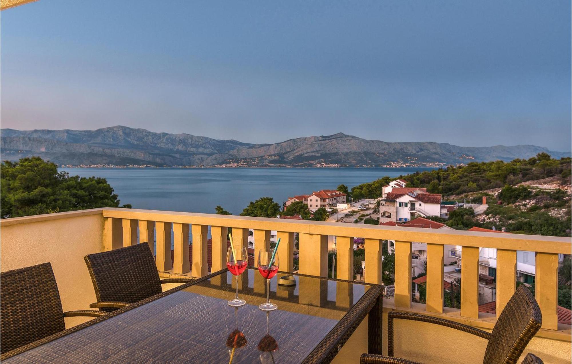 Nice Home In Postira With Outdoor Swimming Pool Kültér fotó