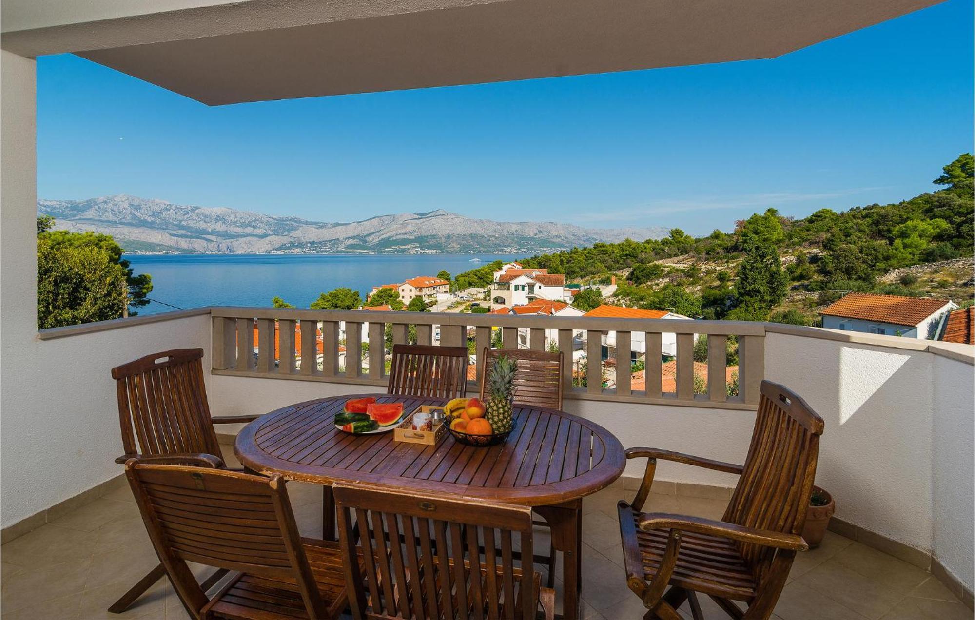 Nice Home In Postira With Outdoor Swimming Pool Kültér fotó