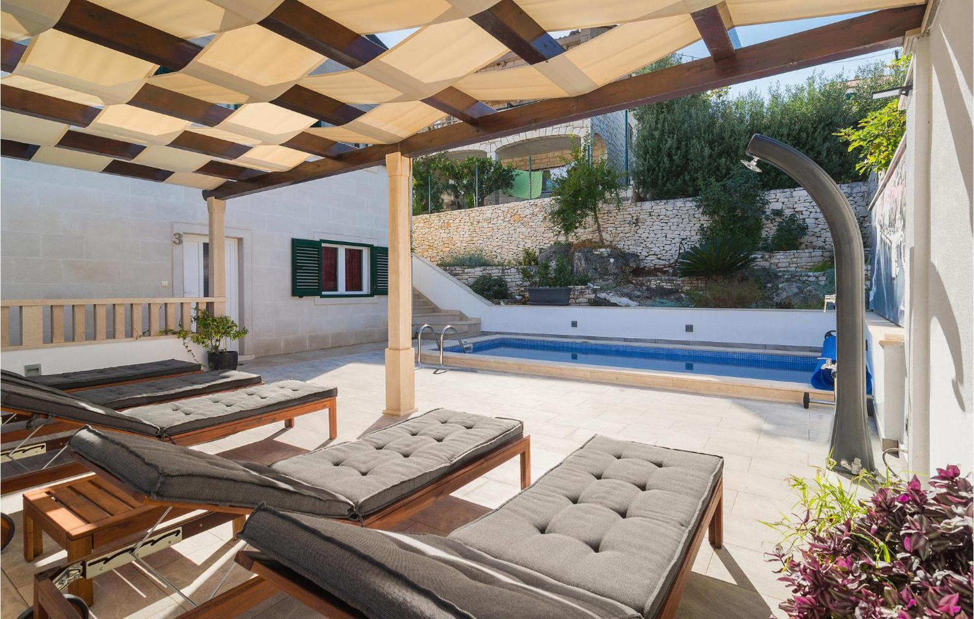 Nice Home In Postira With Outdoor Swimming Pool Kültér fotó